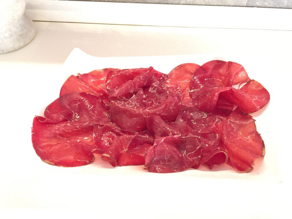 Bresaola di black angus marinata con olio e limone