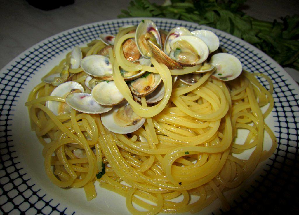 Spaghetti con vongole fresche