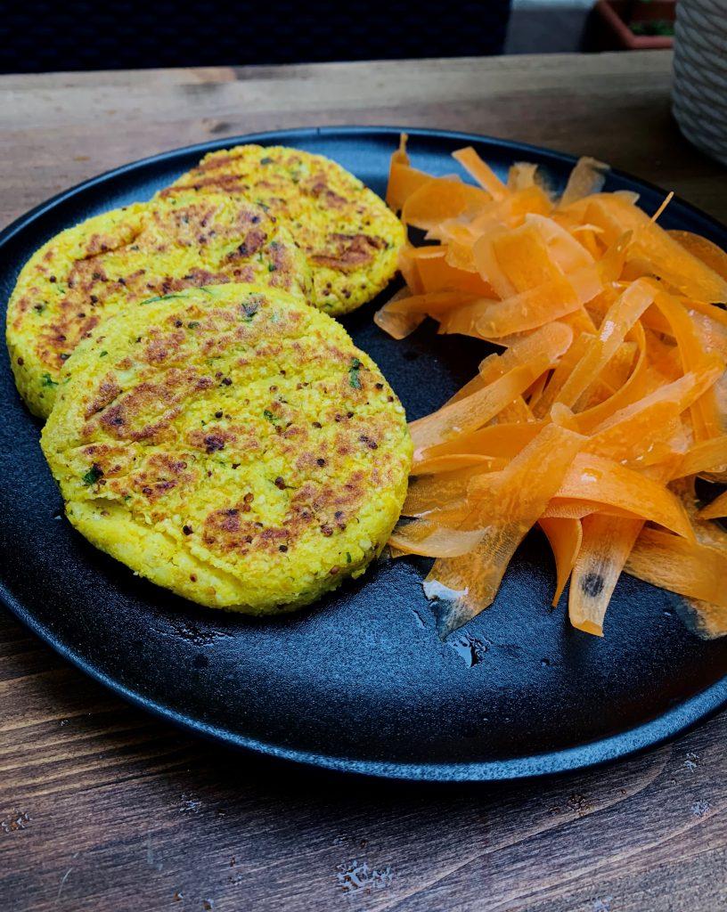 Burger di couscous, lupini e semi di senape